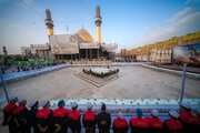 تقرير مصور/ اعداد كعكة كبيرة في حرم الإمامين العسكريين (ع) بمناسبة ولادة الإمام الحجة (عج)