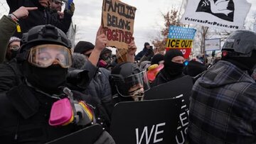 Desteserkirina bi dehan kesên nerazî li Mînyapolîsa Amerîkayê
