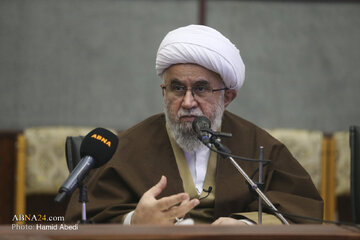 Imam Khomeini Mengubah Penantian Pasif Menjadi Wacana Aktif dan Peradaban