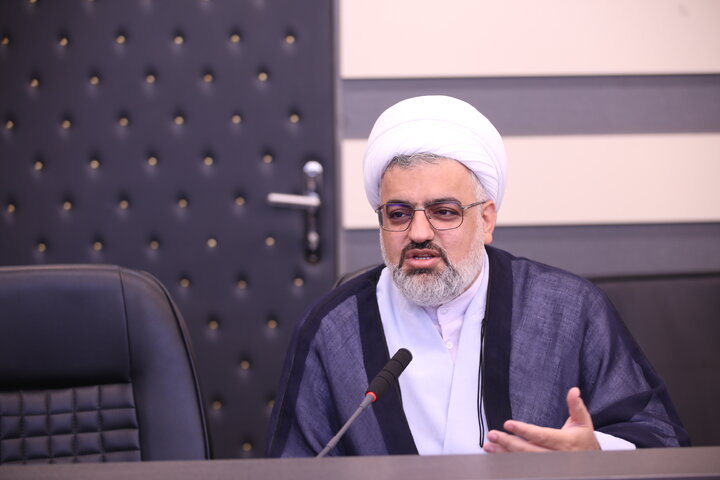 انقلاب اسلامی در مسیر ظهور و دفاع از حق و حقیقت قرار دارد