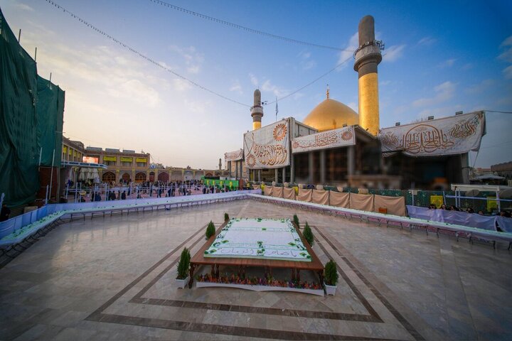 تقرير مصور/ اعداد كعكة كبيرة في حرم الإمامين العسكريين (ع) بمناسبة ولادة الإمام الحجة (عج)