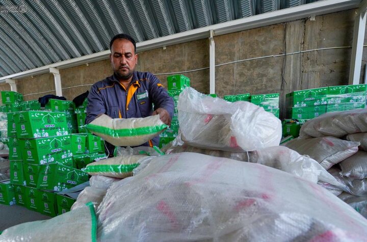 تقرير مصور/ العتبة العلوية المقدسة توزع أكثر من 3 آلاف سلّةٍ غذائية رمضانية للمحتاجين