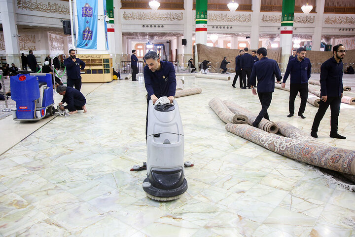 غبارروبی حرم مطهر بانوی کرامت در آستانه ماه مبارک رمضان