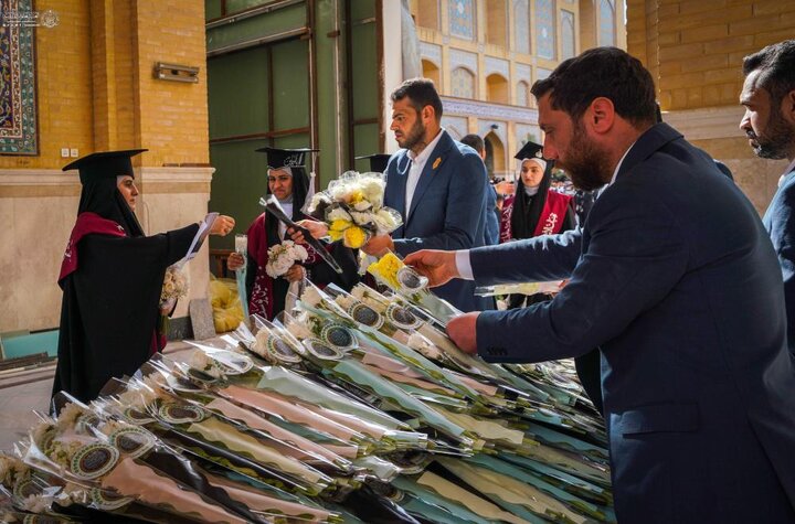 تقرير مصور/ حفل تخرج برعاية العتبة العلوية لـ 9 آلاف طالب وطالبة في صحن السيدة فاطمة (ع)