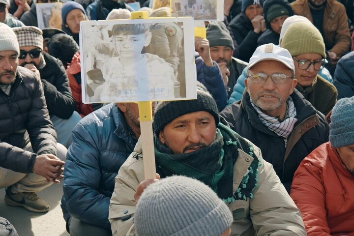 Informe fotográfico |Manifestación masiva en Kargil condena el brutal atentado terrorista contra una mezquita shií en Islamabad