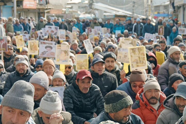 Informe fotográfico |Manifestación masiva en Kargil condena el brutal atentado terrorista contra una mezquita shií en Islamabad