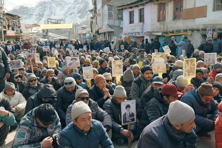 Informe fotográfico |Manifestación masiva en Kargil condena el brutal atentado terrorista contra una mezquita shií en Islamabad