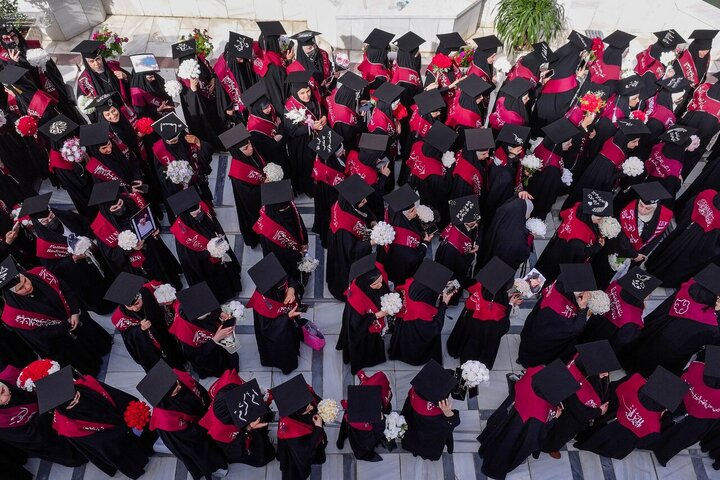 Informe fotográfico | El Santuario de Al-Alawi acoge ceremonia de graduación para 9.000 estudiantes en el patio de Lady Fatima