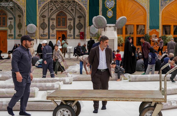 تقرير مصور/ فرش الصحن العلوي الشريف بالسجاد الجديد الفاخر من مناشىء عالمية