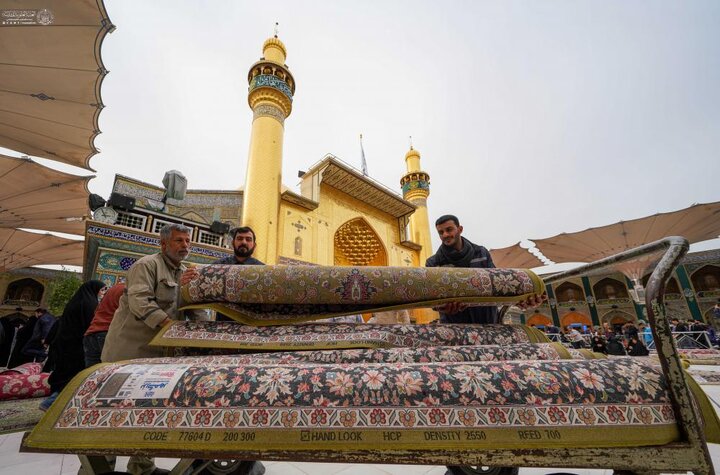 تقرير مصور/ فرش الصحن العلوي الشريف بالسجاد الجديد الفاخر من مناشىء عالمية