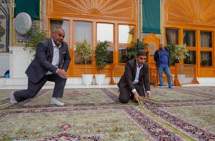 تقرير مصور/ فرش الصحن العلوي الشريف بالسجاد الجديد الفاخر من مناشىء عالمية