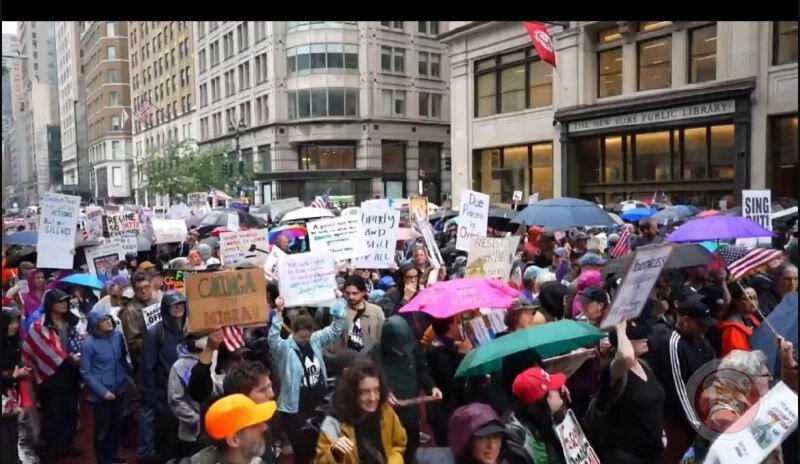 Over 900 Alphabet Workers Protest Use of Google Tech in Deportation Efforts