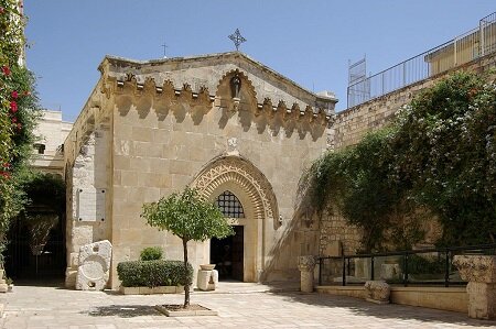 Extremist Jewish Settlers Spit at Entrance of Armenian Patriarchate in Al-Quds