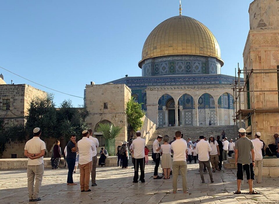 Dozens of extremist Jewish settlers defile holy Al-Aqsa Mosque