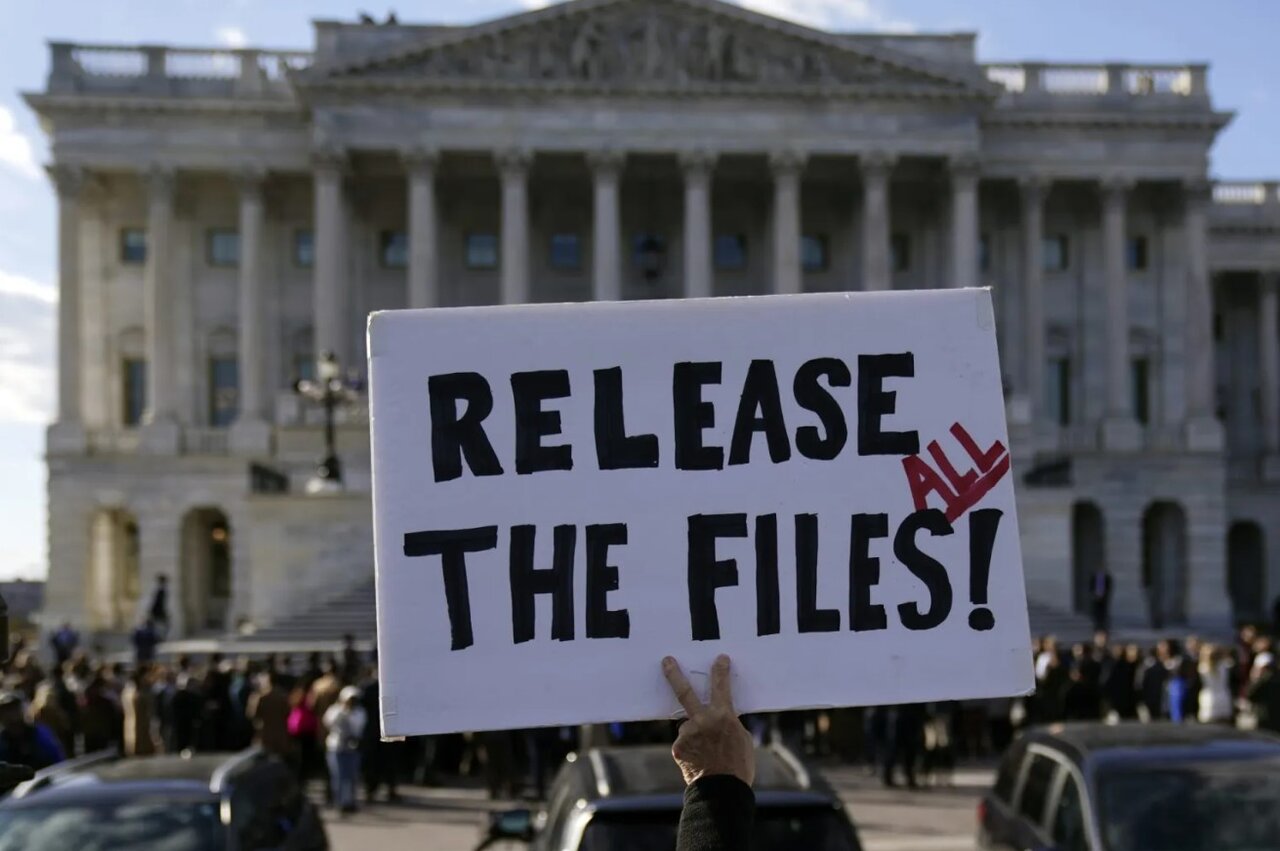 Archivos desclasificados de Epstein cuestionan la impunidad de Trump y exponen sus lazos sospechosos con la red de abusos sexuales