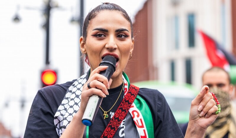 İngiltere’de Filistin’e Ses Verenlere Baskı: Press TV Muhabiri Birmingham’da Gözaltına Alındı