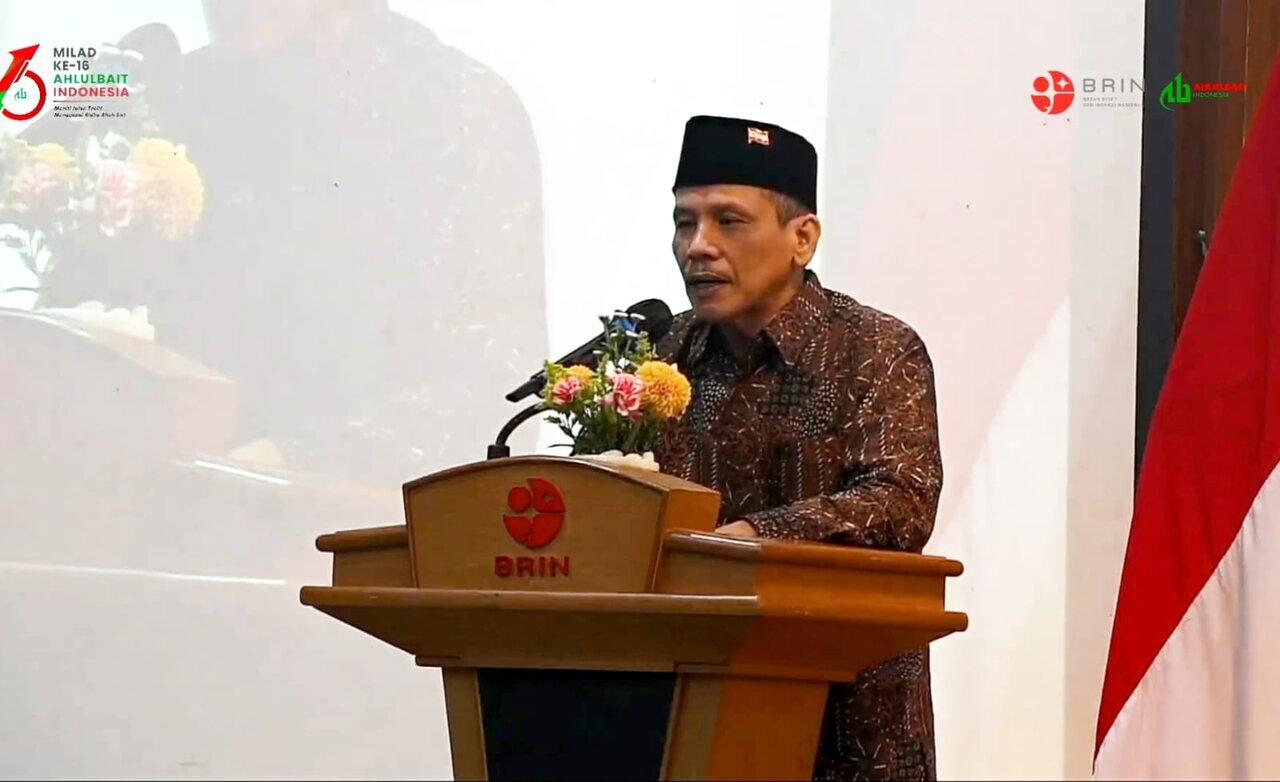 ধর্মকে সামাজিক সংহতি এবং মানবিক দায়িত্ববোধের দিকে পরিচালিত করা উচিত।