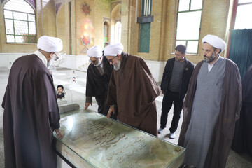 حضور دبیرکل مجمع جهانی اهل‌بیت(ع) در گلزار شهدای بهشت زهرا(س)