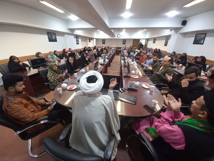 همایش فرهیختگان اردوزبان در حرم رضوی: از آرمان‌های مهدوی و دهه فجر تا محکومیت انفجار خونین اسلام‌آباد