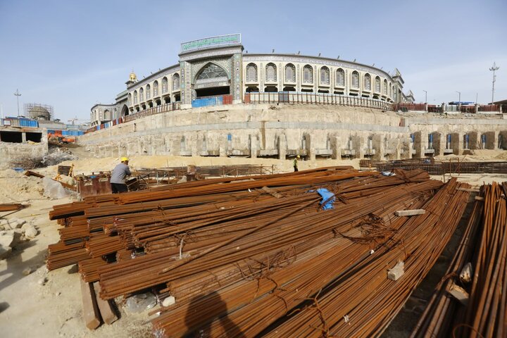 تقرير مصور/ بواقع عمل 18 ساعة يوميا: استمرار العمل في مشروع صحن الامام الحسن (ع)