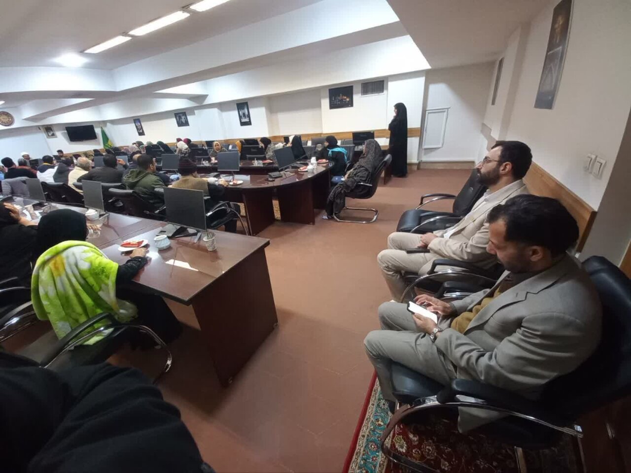 همایش فرهیختگان اردوزبان در حرم رضوی: از آرمانهای مهدوی و دهه فجر تا محکومیت انفجار خونین اسلامآباد