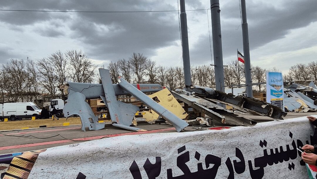 11 Şubat Yürüyüşünde Sembol Sergi: Düşürülen İsrail İHA’larının Enkazı Kamuoyuna Sunuldu + Foto ve Video