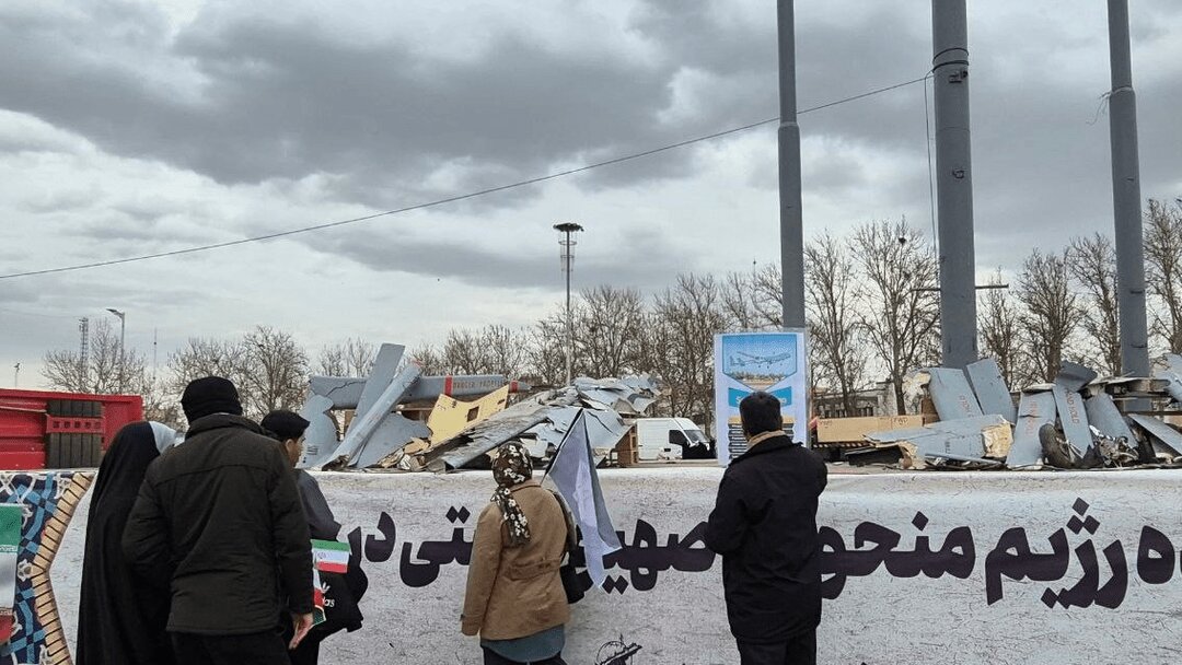 11 Şubat Yürüyüşünde Sembol Sergi: Düşürülen İsrail İHA’larının Enkazı Kamuoyuna Sunuldu + Foto ve Video