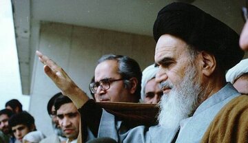 خصوصية الثورة الإسلامية بين الثورات الحديثة.. الإمام الخميني (ره): الفقيه القائد وميلاد الأمة الواعية