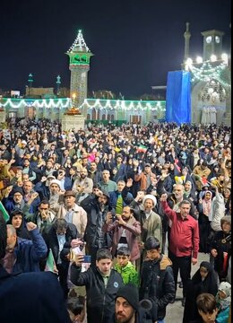 Vîdyoklîp | Dengê “Allahu Ekber” li Astaneya Xatûna Rûmetê û Kerametê; hevdengekî bi serkeftina Şoreşê re