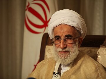 ویدیو | حضور آیت‌الله جنتی در راهپیمایی ۲۲ بهمن