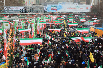 Marcha do povo iraniano pelo 47º aniversário da Revolução Islâmica surpreende inimigos