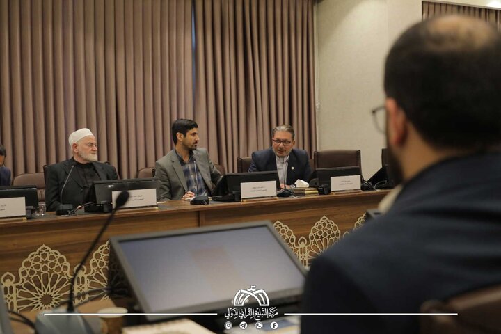 تقرير مصور/ اللجنة العلمية تراجع وتدقق مصحف العتبة الحسينية بمشاركة مختصصين من بلدان اسلامية