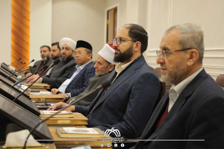 تقرير مصور/ اللجنة العلمية تراجع وتدقق مصحف العتبة الحسينية بمشاركة مختصصين من بلدان اسلامية