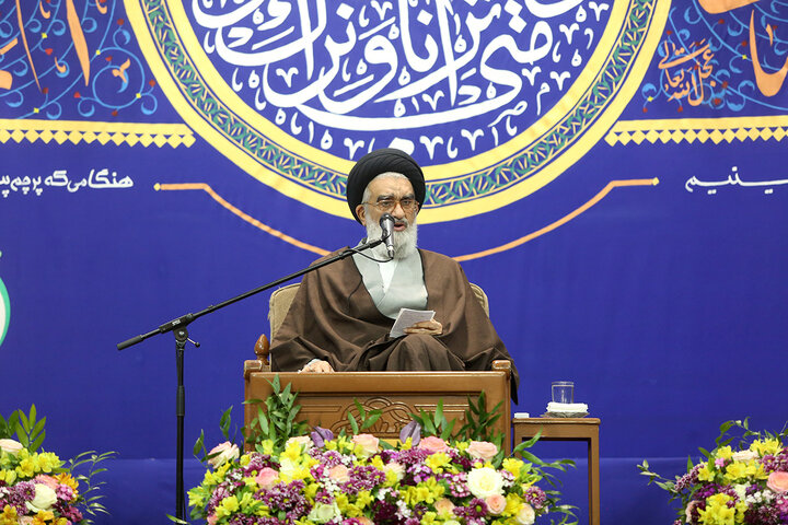 گرامیداشت سالگرد یوم الله ۲۲بهمن در حرم مطهر بانوی کرامت