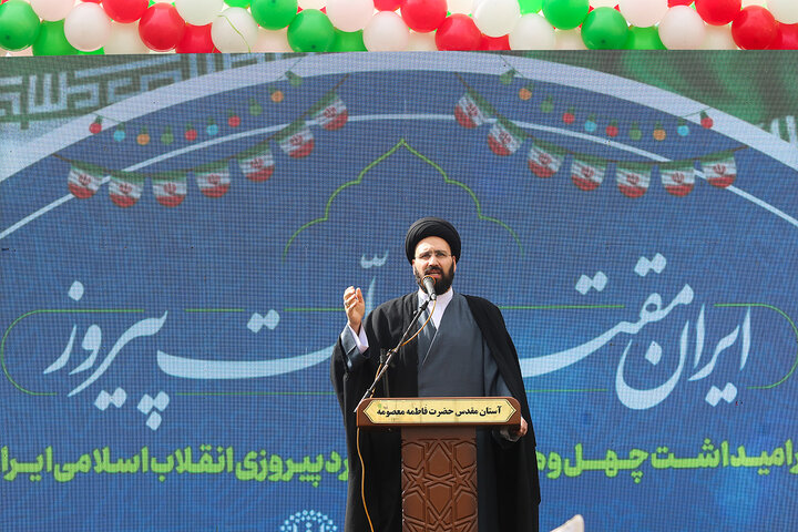 اجتماع پرشور راهپیمایی ۲۲ بهمن شهر مقدس قم در جوار حرم بانوی کرامت