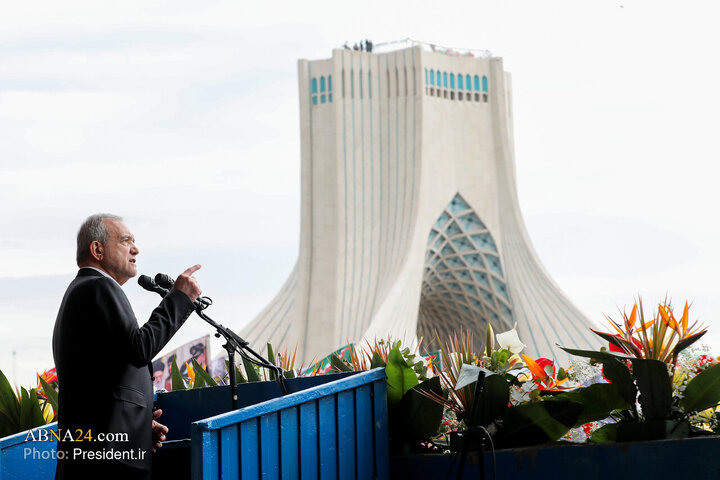 حضور و سخنرانی رئیس جمهور در یوم‌الله 22 بهمن