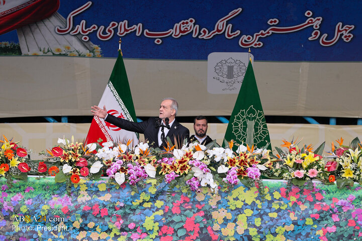 حضور و سخنرانی رئیس جمهور در یوم‌الله 22 بهمن