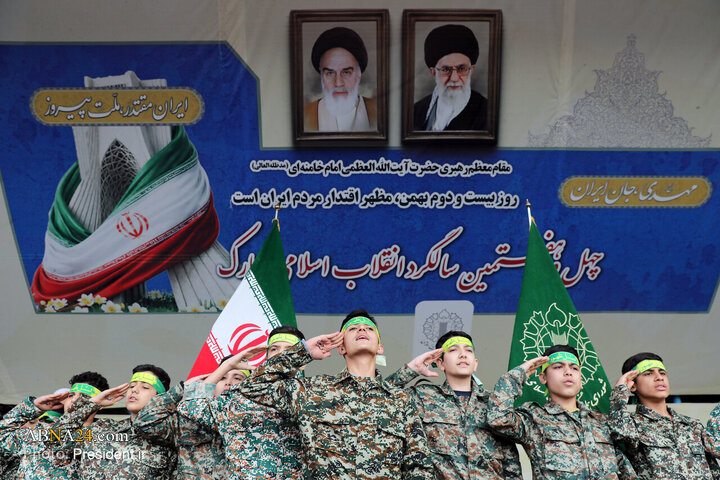 حضور و سخنرانی رئیس جمهور در یوم‌الله 22 بهمن