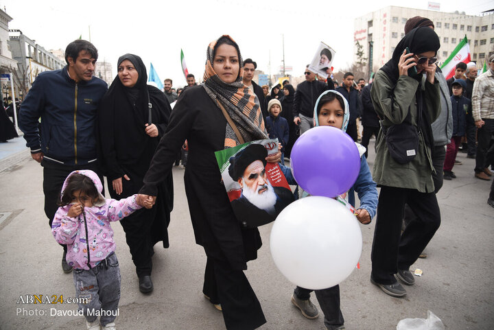 Photos: People of Mashhad mark 22 Bahman