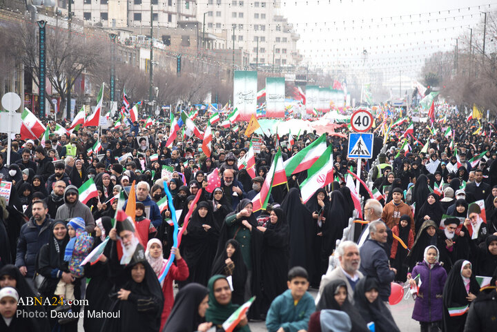 Photos: People of Mashhad mark 22 Bahman