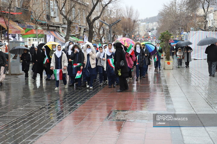 (Senandec)Meşa Yewmullah 22ê Roja Behmenê li bajarê Sine