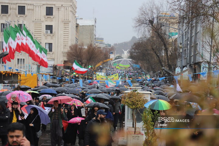 (Senandec)Meşa Yewmullah 22ê Roja Behmenê li bajarê Sine