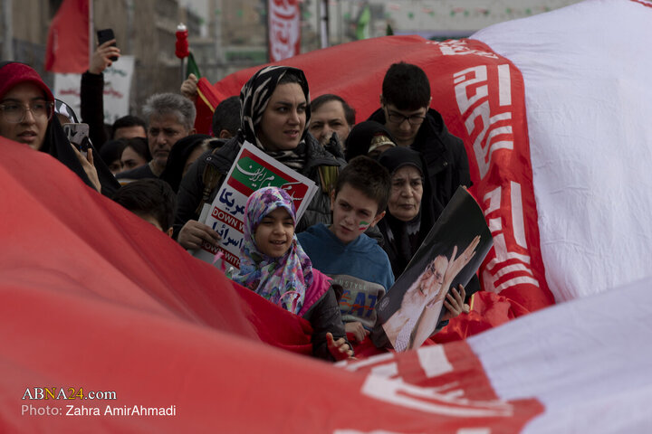 گزارش تصویری | حاشیه‌های راهپیمایی ۲۲ بهمن ۱۴۰۴ در شهر تهران