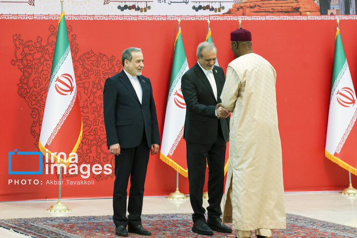 အစ္စလာမ် တော်လှန်ရေး အောင်ပွဲ နှစ်ပတ်လည်နေ့တွင် ကျင်းပသော «  စလာမ် ဆိုဖရာ  » အခမ်းအနား ကျင်းပ  ။ ။ Photos