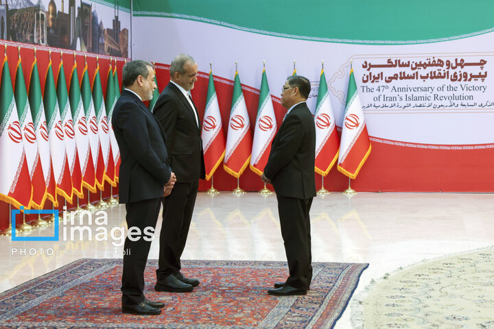 အစ္စလာမ် တော်လှန်ရေး အောင်ပွဲ နှစ်ပတ်လည်နေ့တွင် ကျင်းပသော «  စလာမ် ဆိုဖရာ  » အခမ်းအနား ကျင်းပ  ။ ။ Photos