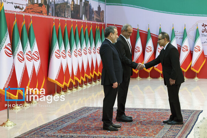 အစ္စလာမ် တော်လှန်ရေး အောင်ပွဲ နှစ်ပတ်လည်နေ့တွင် ကျင်းပသော «  စလာမ် ဆိုဖရာ  » အခမ်းအနား ကျင်းပ  ။ ။ Photos