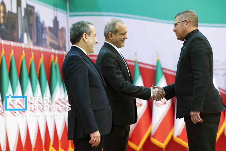 အစ္စလာမ် တော်လှန်ရေး အောင်ပွဲ နှစ်ပတ်လည်နေ့တွင် ကျင်းပသော «  စလာမ် ဆိုဖရာ  » အခမ်းအနား ကျင်းပ  ။ ။ Photos