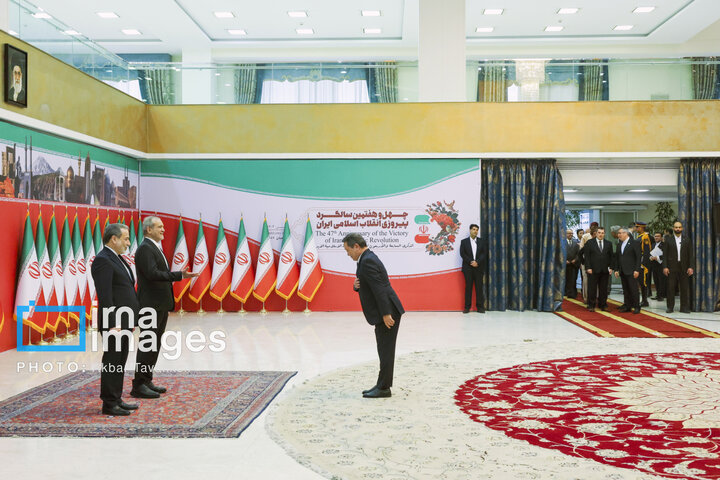 အစ္စလာမ် တော်လှန်ရေး အောင်ပွဲ နှစ်ပတ်လည်နေ့တွင် ကျင်းပသော «  စလာမ် ဆိုဖရာ  » အခမ်းအနား ကျင်းပ  ။ ။ Photos