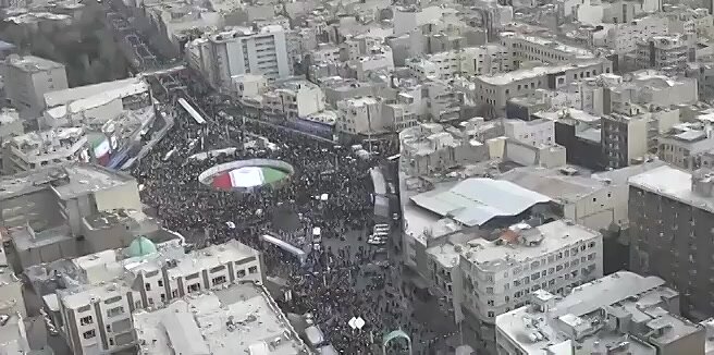 ویدیو | تصاویر هوایی از حضور مردم تهران در راهپیمایی ۲۲ بهمن