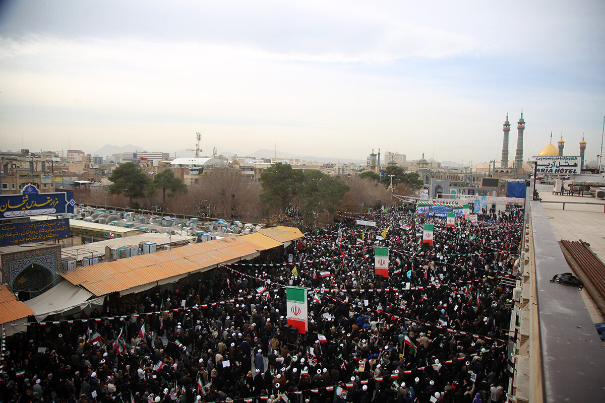 Rapora wenêyan| Civîna meşa bi coş a 22’ê Behmenê ya bajarê Qumê li nêzî mezargeha Hezretî Mesûme (S)
